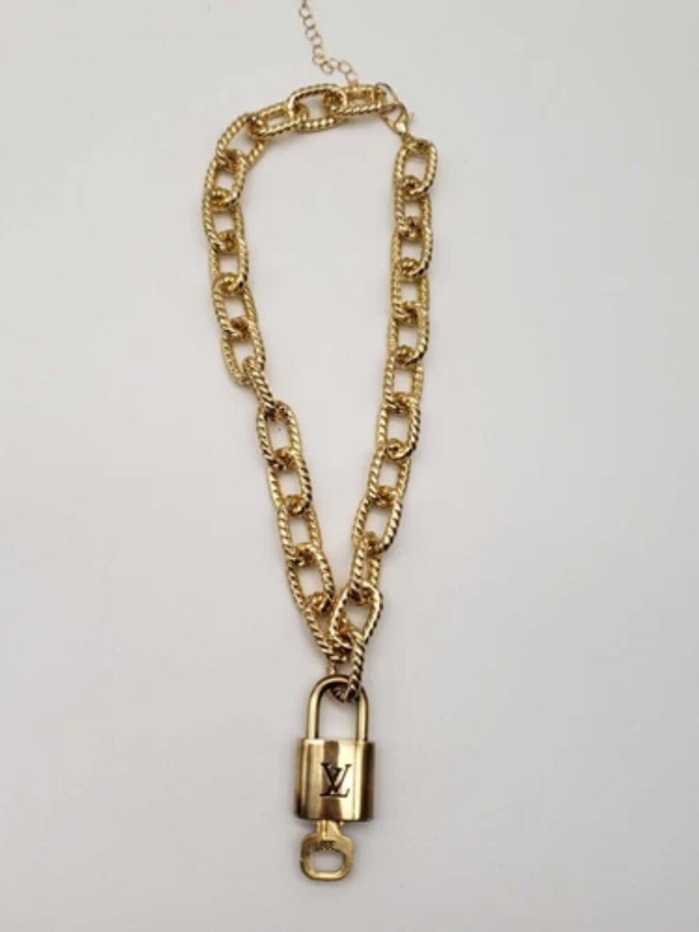 Gold-Plated Necklace with Authentic Louis Vuitton Padlock - Picture 3 of 10